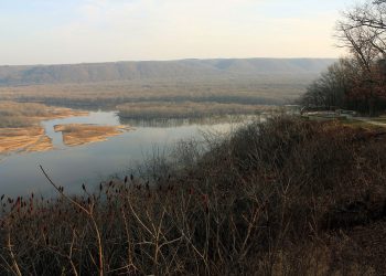 Iowa DNR and Travel Iowa Invite Iowans to Take the First Day Hike Challenge