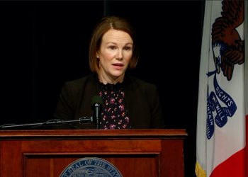 Iowa Anticipates Receiving 172,000 Doses of COVID-19 Vaccine in December