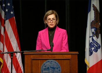 Reynolds Addresses Iowa’s COVID-19 Vaccine Shortage