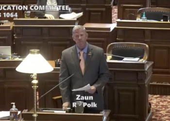 Bill Requiring Full-Time In-Person Learning Option Advances in Iowa Senate