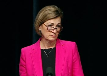 Reynolds Says She Won’t Mandate COVID-19 Vaccine