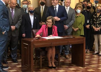 Reynolds Signs Rural Broadband Access Bill Into Law