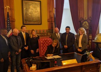 Reynolds Signs Bill Requiring Exemptions for Employer Vaccine Mandates