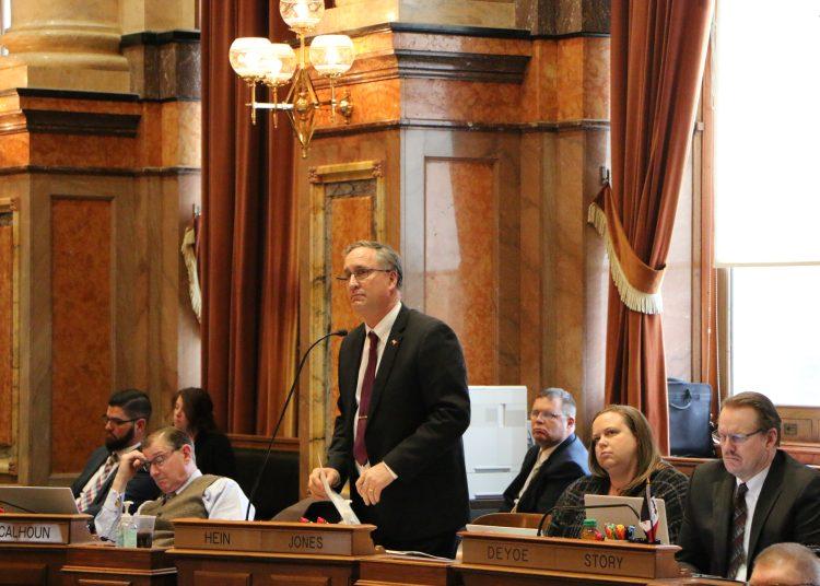 Iowa House passes a four percent flat tax