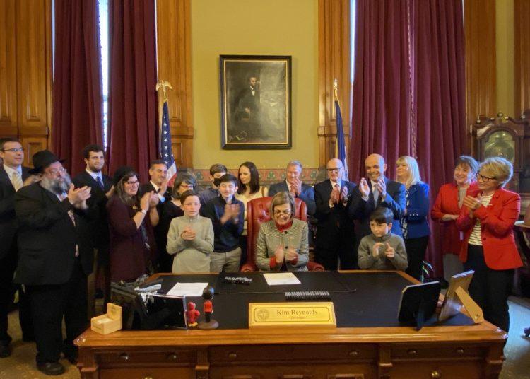 Gov. Kim Reynolds met with with the Israeli Consul General to the Midwest Yinam Cohen on March 23, 2022.