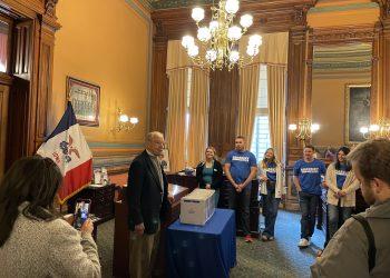 Grassley files for re-election to U.S. Senate