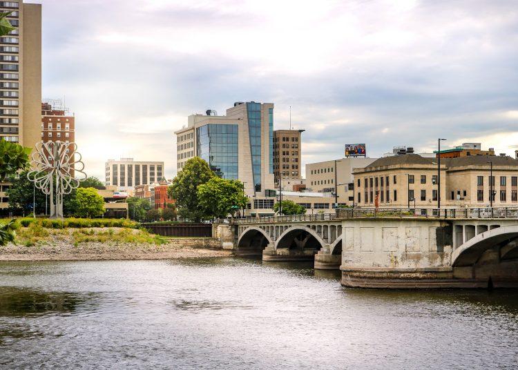 Cedar Rapids brings back mask mandate for city buildings