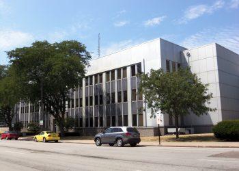Bettendorf School District, Board sued over alleged open meeting law violation