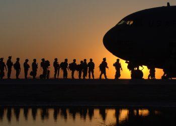 soldiers in line to get in a plane