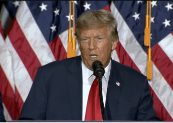 Trump coasts to victory in Iowa